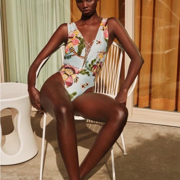 Agua Bendita 🌸 Floral Deep V-Neck Cheeky One Piece - Picture 4 of 16